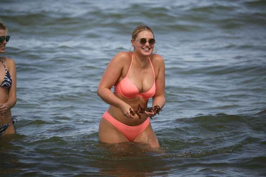 Iskra Lawrence en bikini à Miami