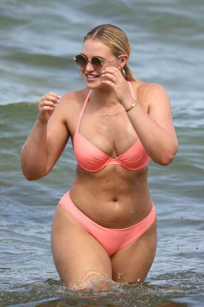 Iskra Lawrence en bikini à Miami