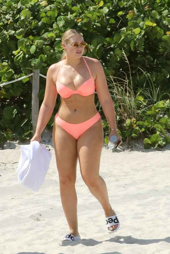 Iskra Lawrence en bikini à Miami