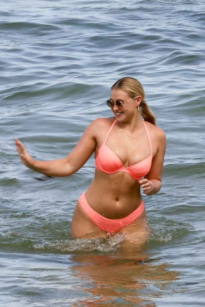 Iskra Lawrence en bikini à Miami