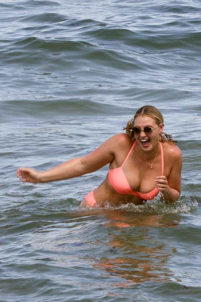 Iskra Lawrence en bikini à Miami