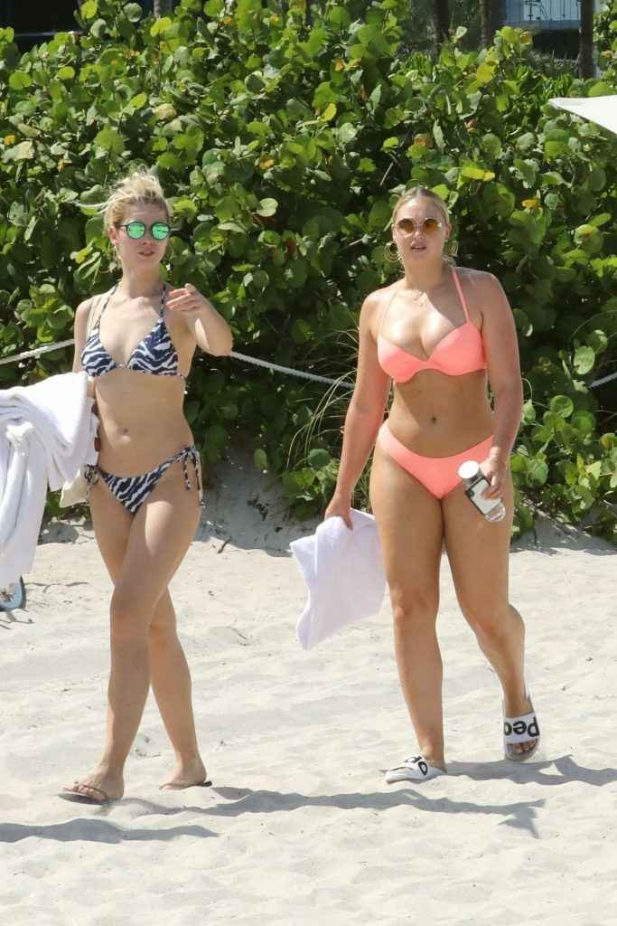 Iskra Lawrence en bikini à Miami