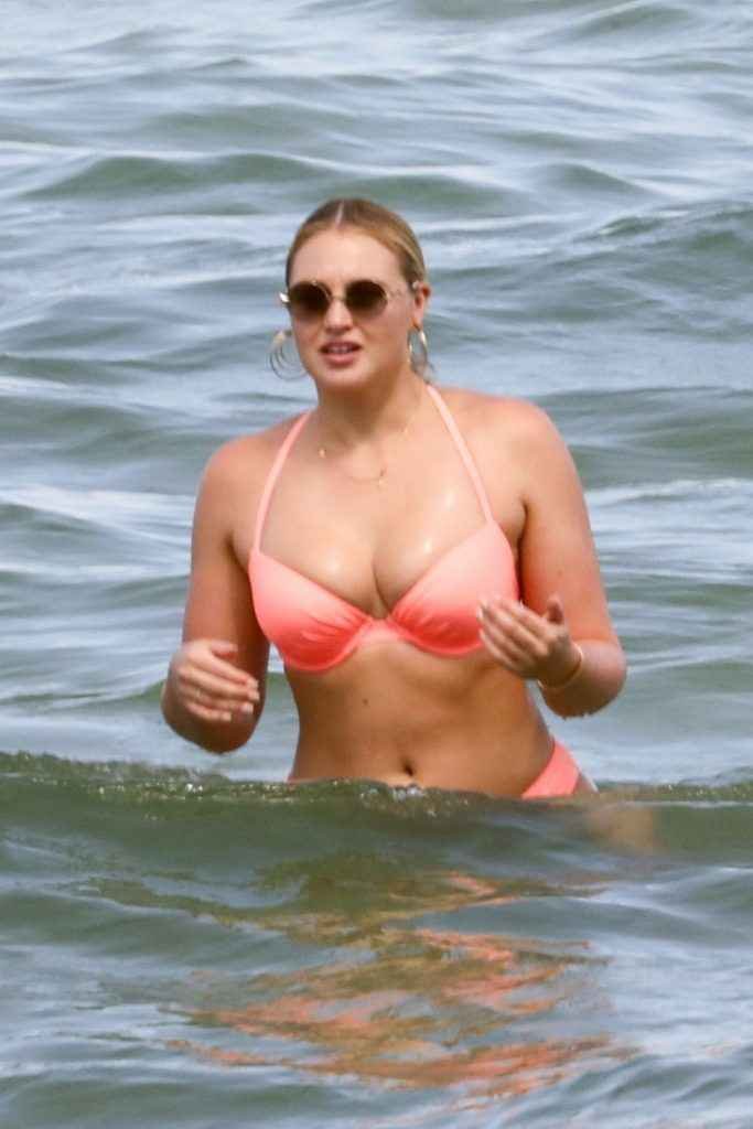 Iskra Lawrence en bikini à Miami