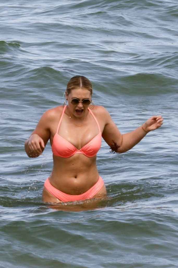 Iskra Lawrence en bikini à Miami