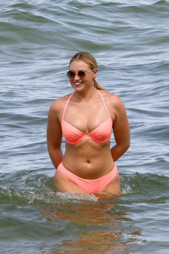 Iskra Lawrence en bikini à Miami