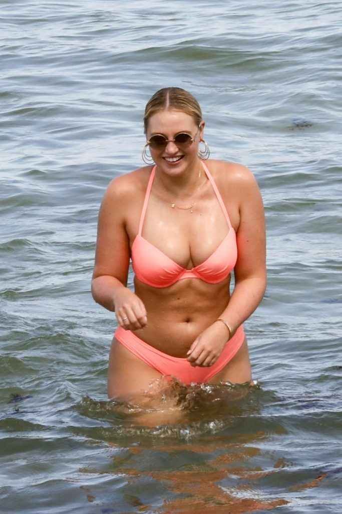 Iskra Lawrence en bikini à Miami