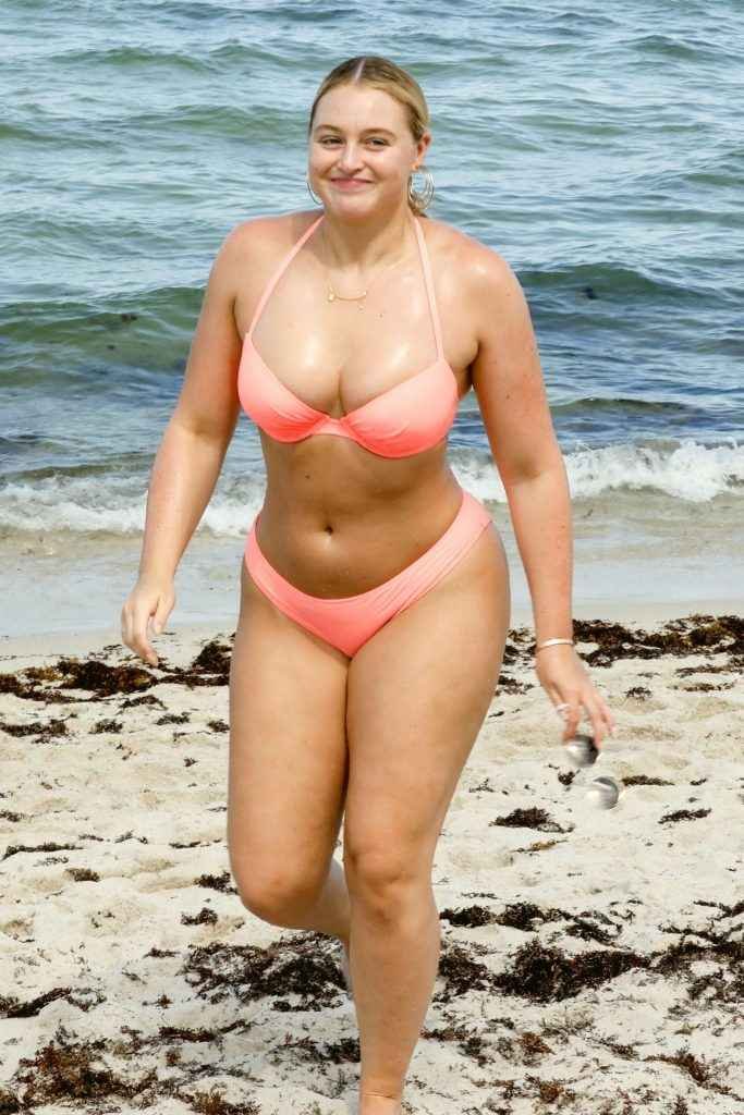 Iskra Lawrence en bikini à Miami