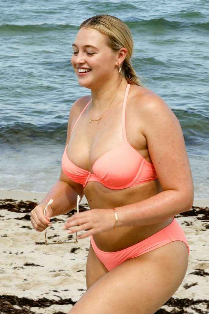 Iskra Lawrence en bikini à Miami