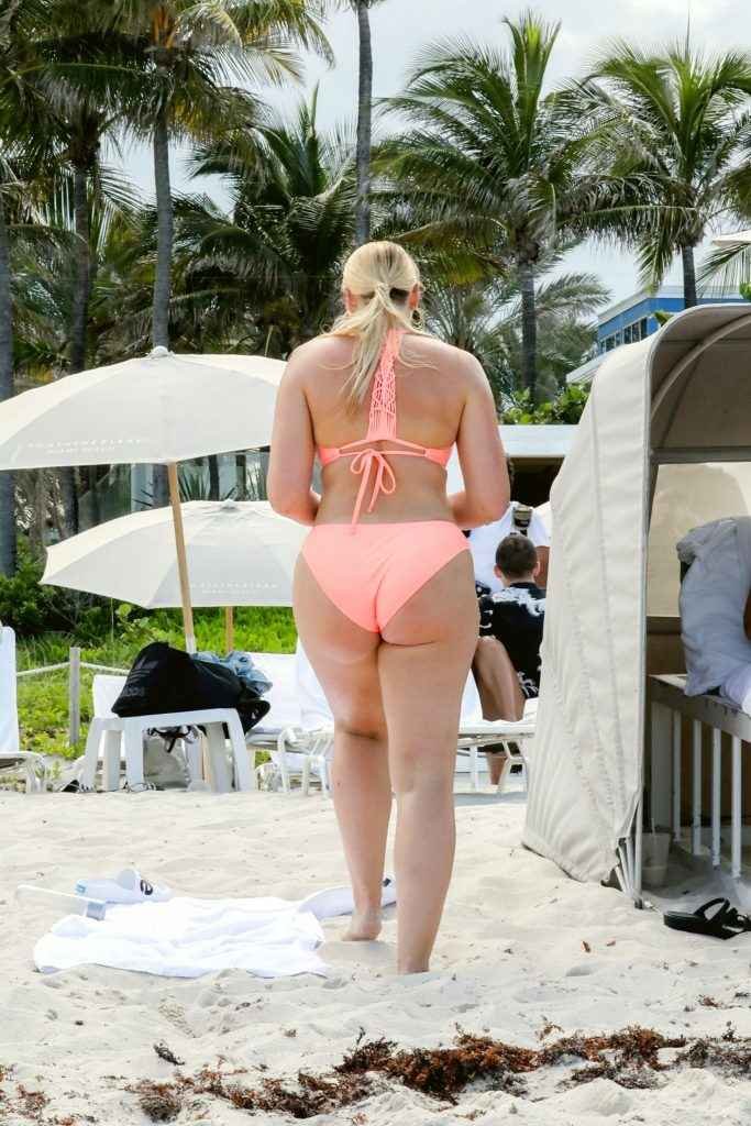 Iskra Lawrence en bikini à Miami