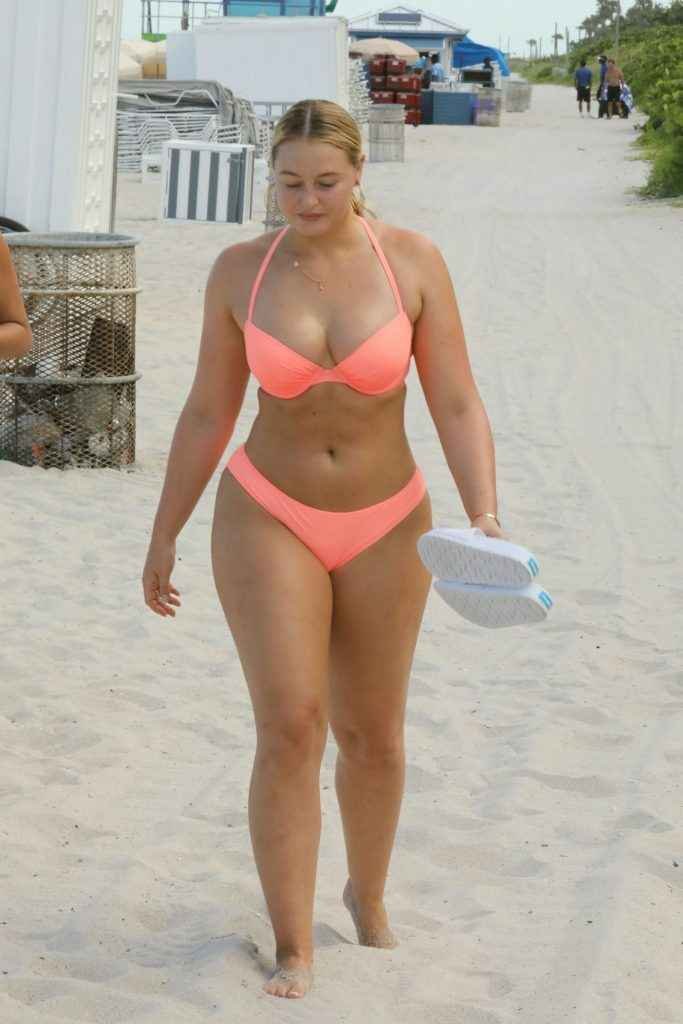 Iskra Lawrence en bikini à Miami