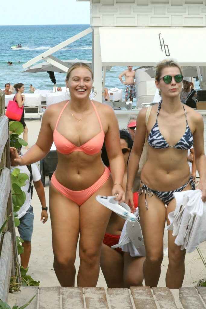 Iskra Lawrence en bikini à Miami