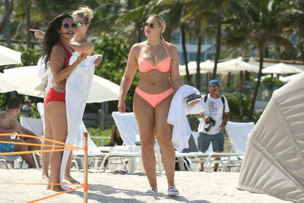 Iskra Lawrence en bikini à Miami