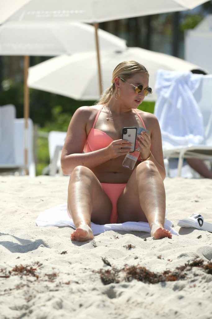 Iskra Lawrence en bikini à Miami