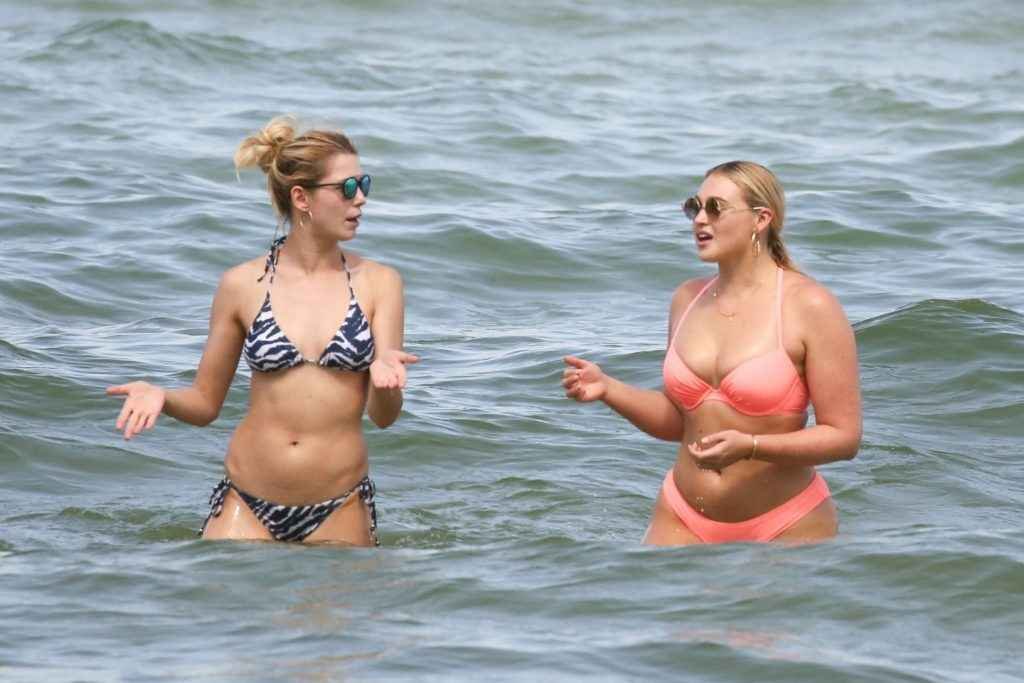 Iskra Lawrence en bikini à Miami