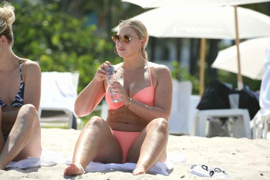 Iskra Lawrence en bikini à Miami