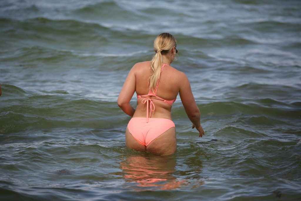 Iskra Lawrence en bikini à Miami