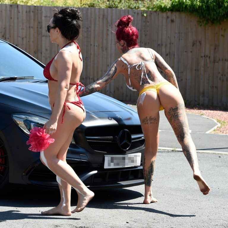 Jemma Lucy et Laura Alicia Summers en bikini