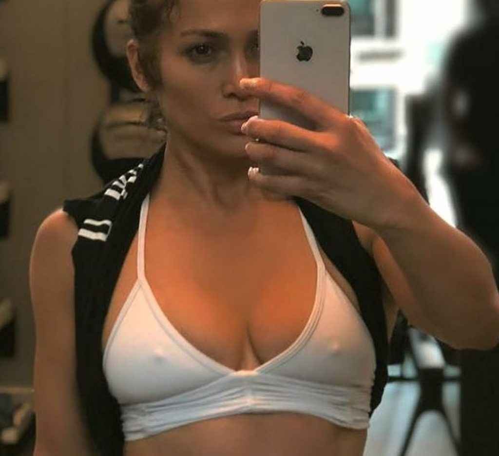 Jennifer Lopez a les seins qui pointent à la salle de sport