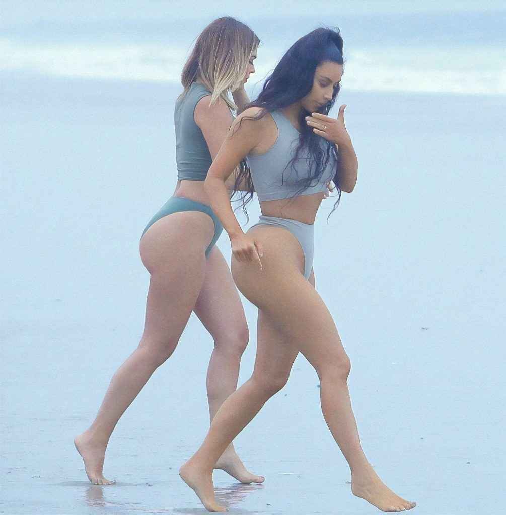 Kim Kardashian fait sa gym en bikini