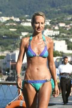 Lady Victoria Hervey toujours en bikini en Italie