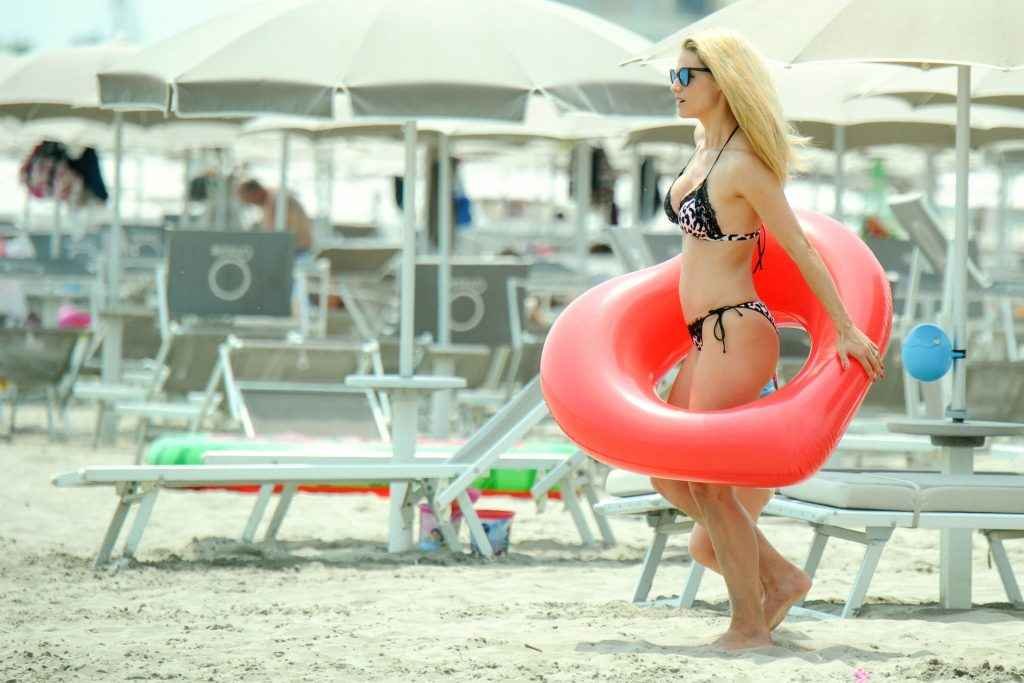 Michelle Hunziker en bikini en Italie