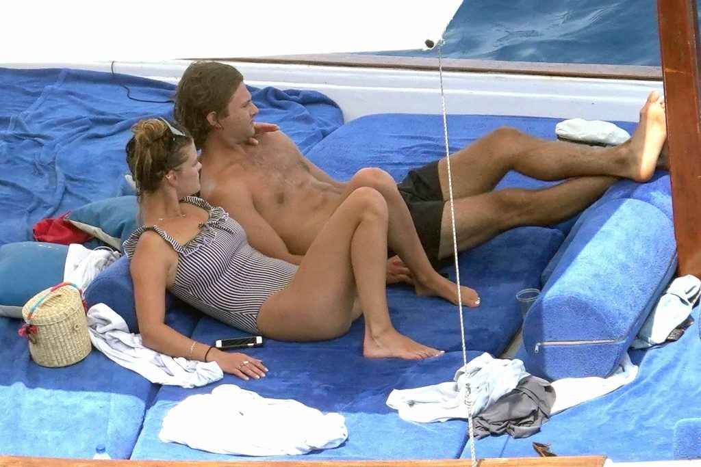 Nina Agdal en maillot de bain à Capri