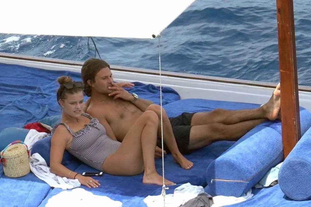 Nina Agdal en maillot de bain à Capri