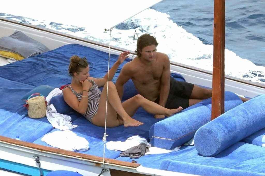 Nina Agdal en maillot de bain à Capri