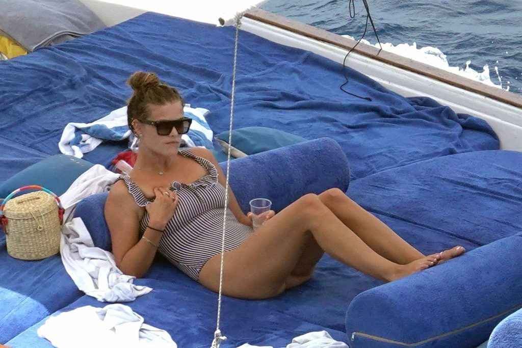 Nina Agdal en maillot de bain à Capri