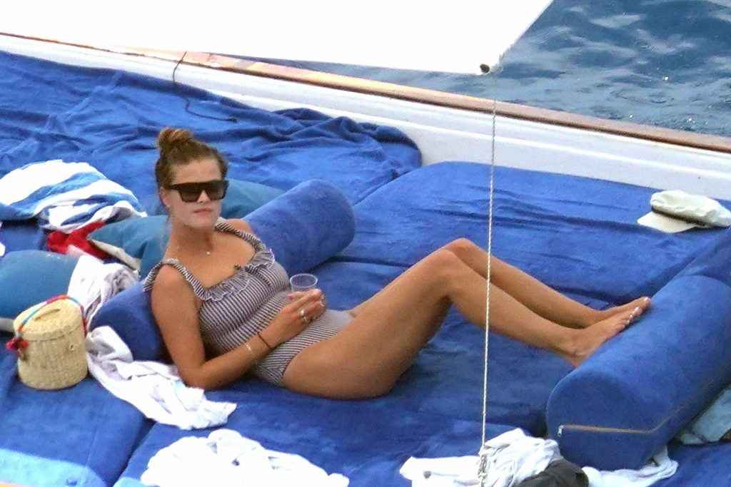 Nina Agdal en maillot de bain à Capri