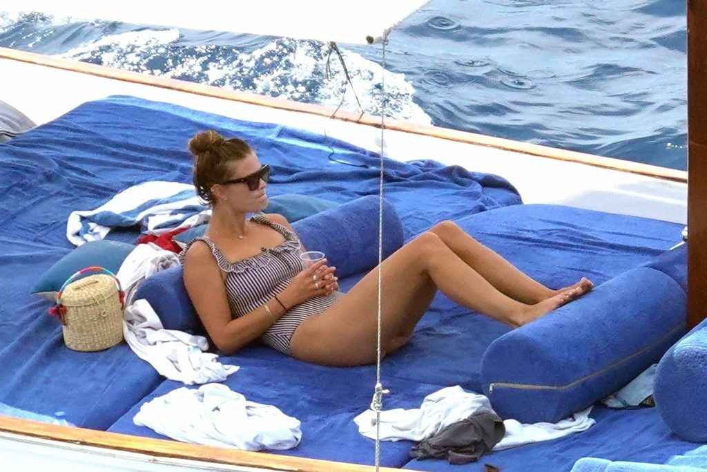 Nina Agdal en maillot de bain à Capri