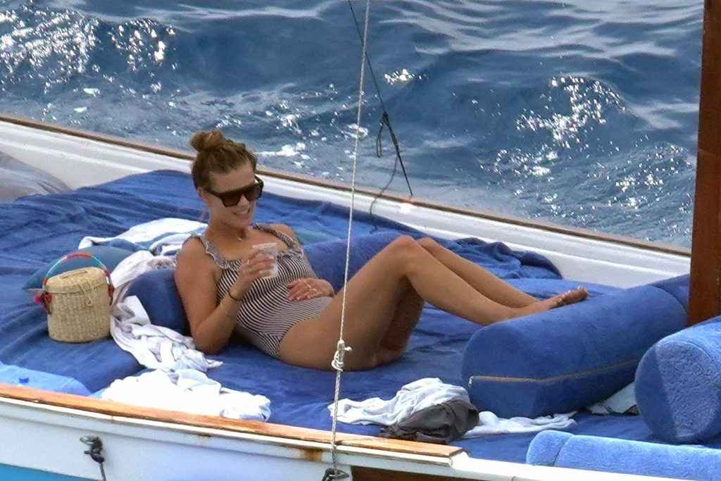 Nina Agdal en maillot de bain à Capri