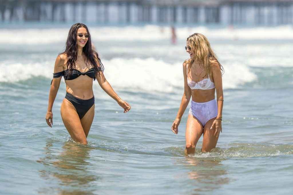 Rachel McCord et Eva Pepaj en bikini à Santa Monica