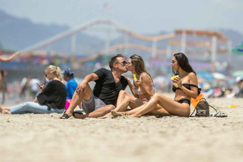 Rachel McCord et Eva Pepaj en bikini à Santa Monica