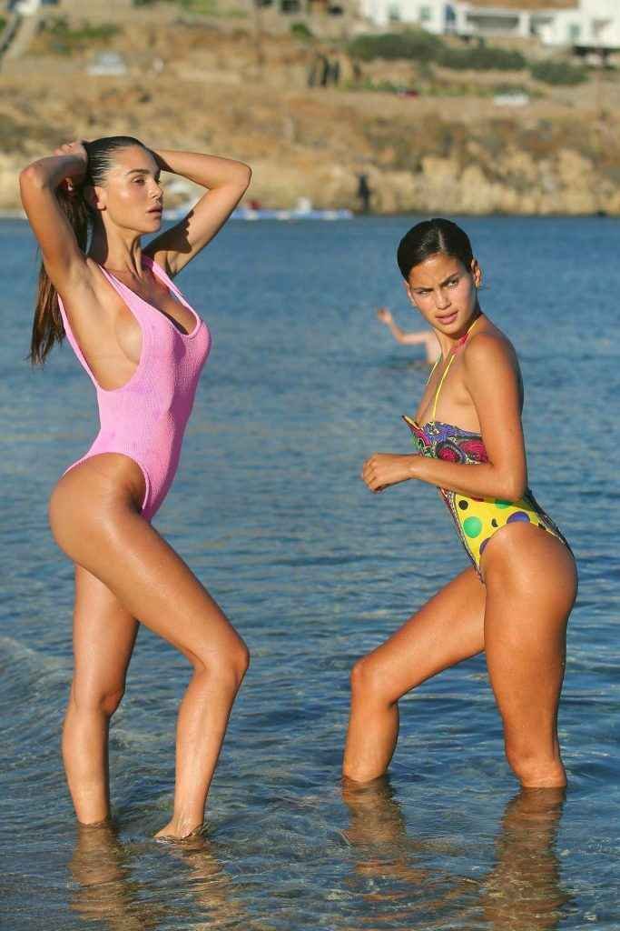 Silvia Caruso en maillot de bain à Mykonos