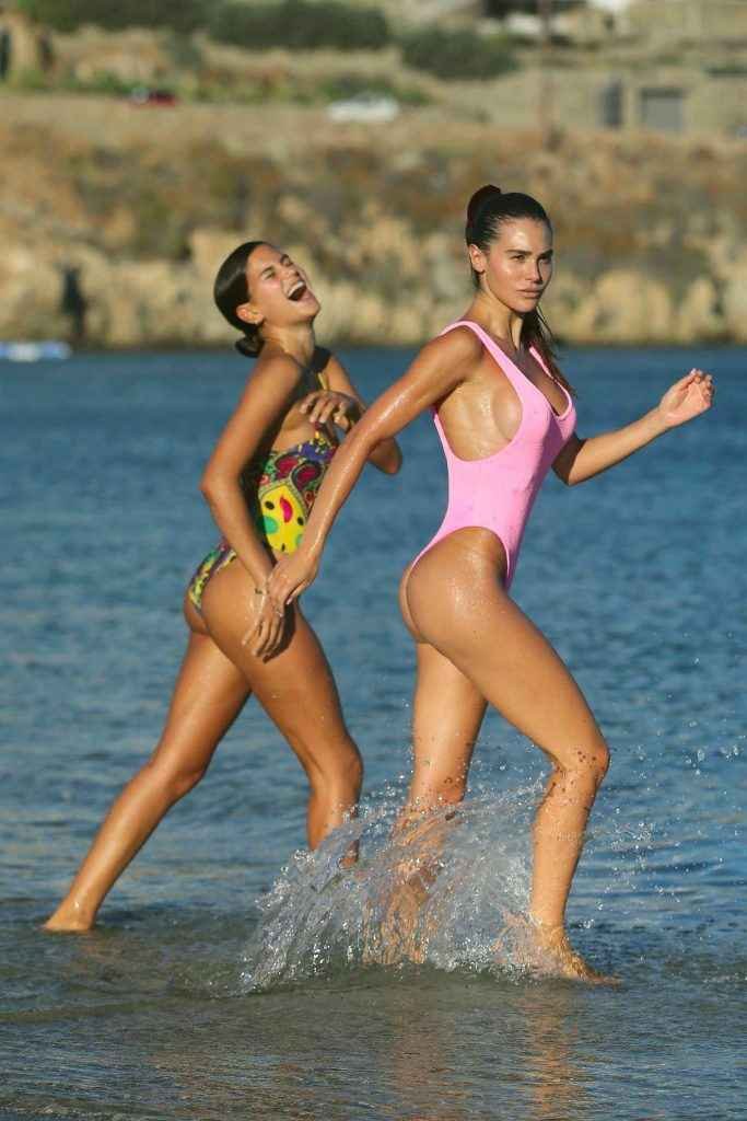 Silvia Caruso en maillot de bain à Mykonos