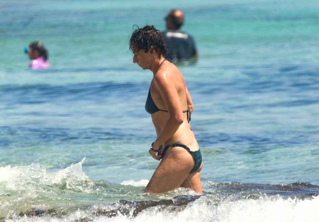 Gianna Nannini seins nus à Formentera