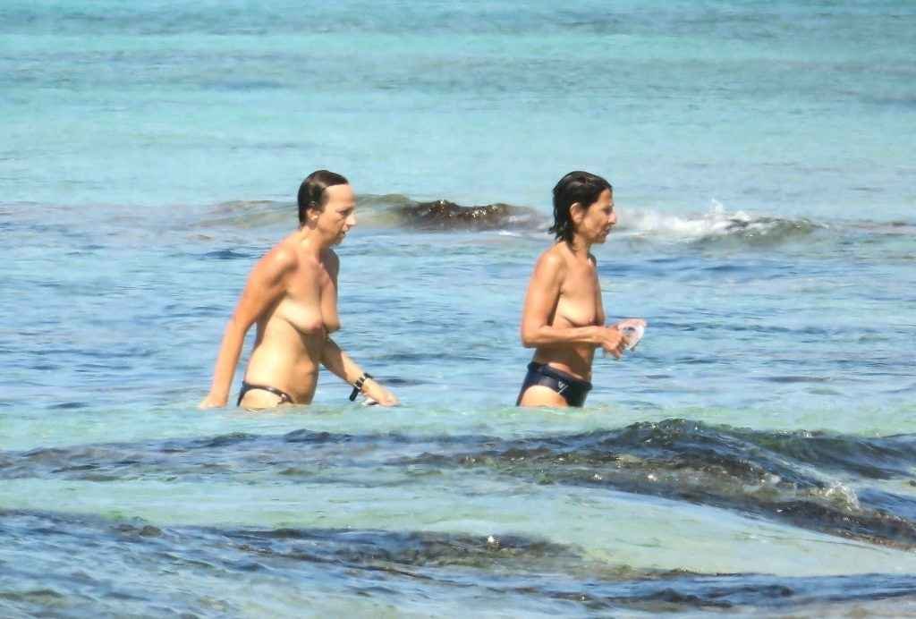 Gianna Nannini seins nus à Formentera