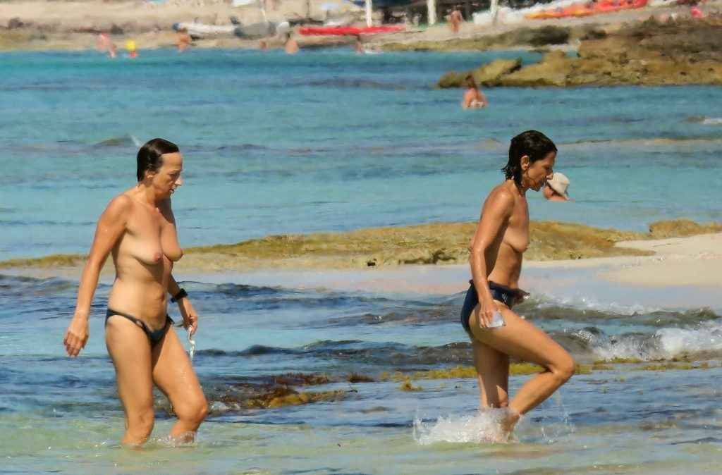 Gianna Nannini seins nus à Formentera