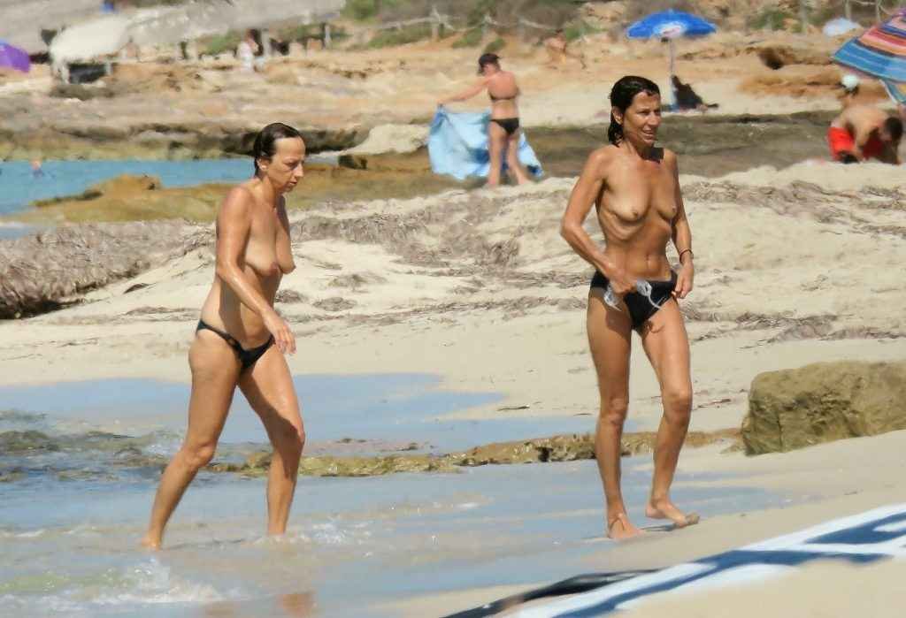 Gianna Nannini seins nus à Formentera