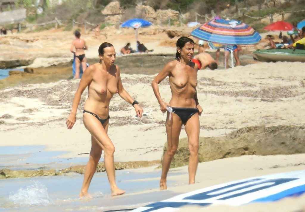 Gianna Nannini seins nus à Formentera