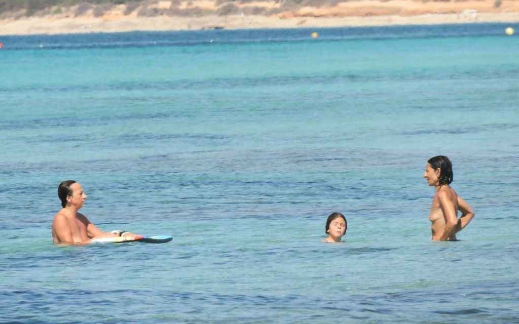 Gianna Nannini seins nus à Formentera