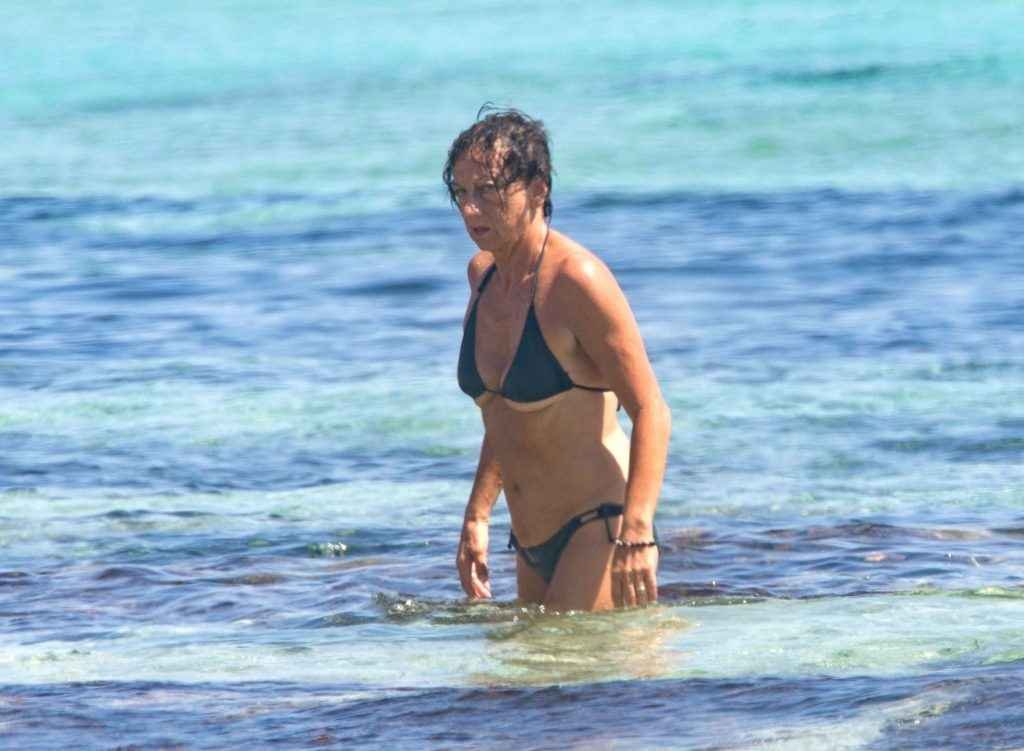 Gianna Nannini seins nus à Formentera