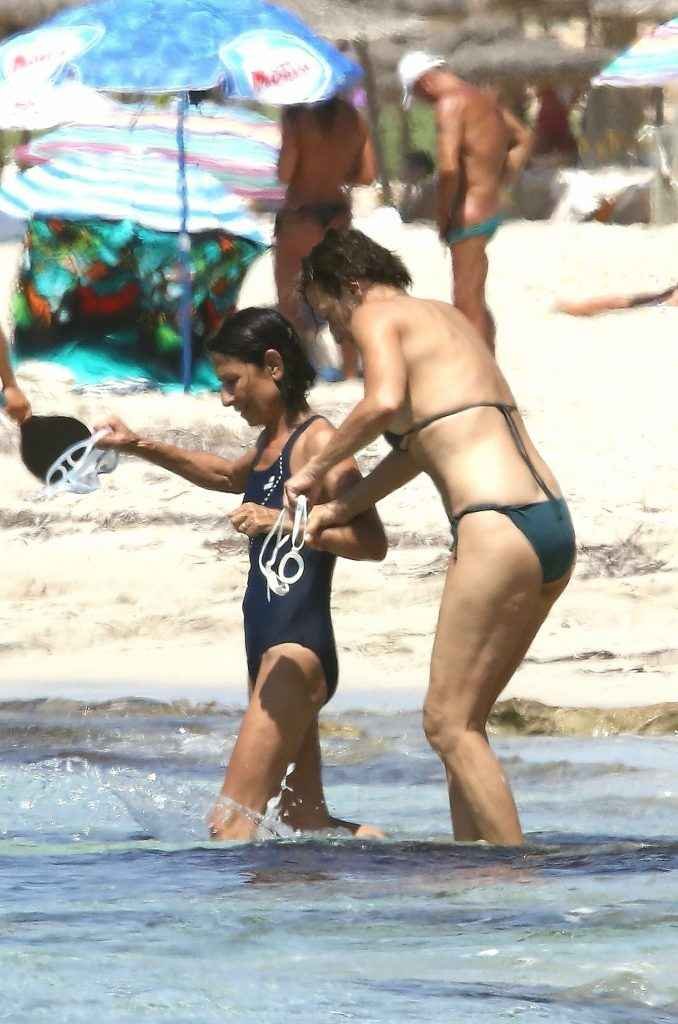 Gianna Nannini seins nus à Formentera