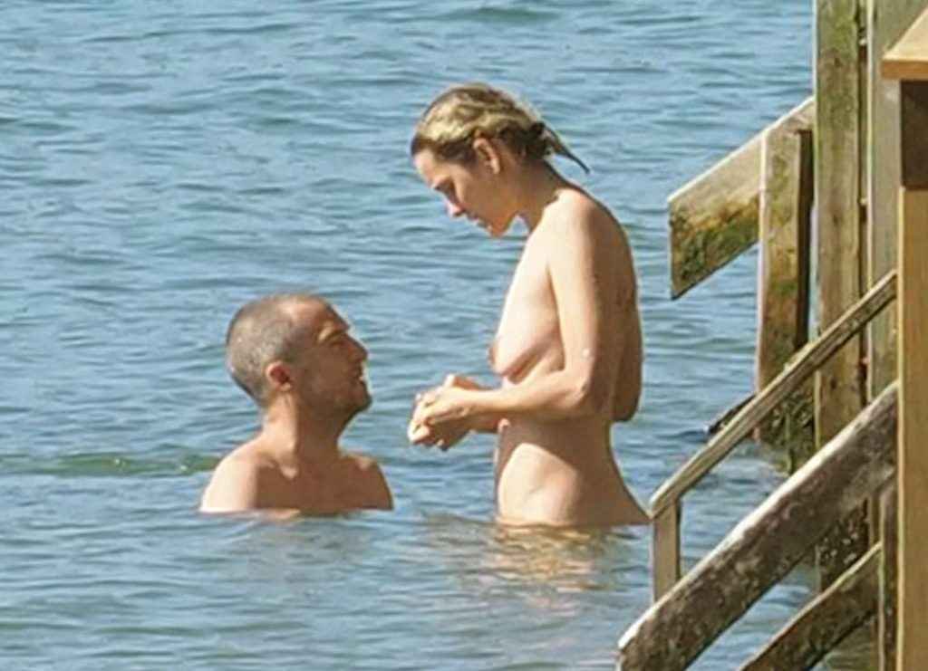 Marion Cotillard se baigne toute nue au Cap Ferret