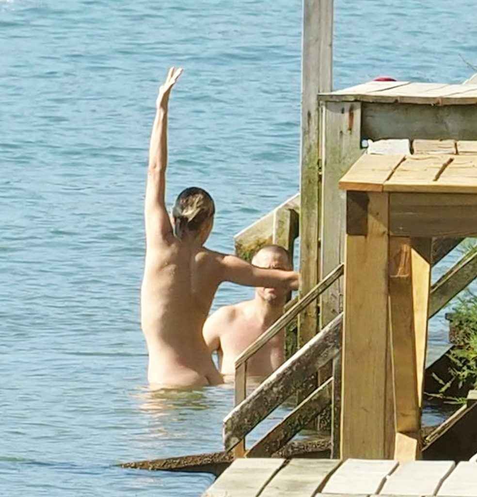 Marion Cotillard se baigne toute nue au Cap Ferret