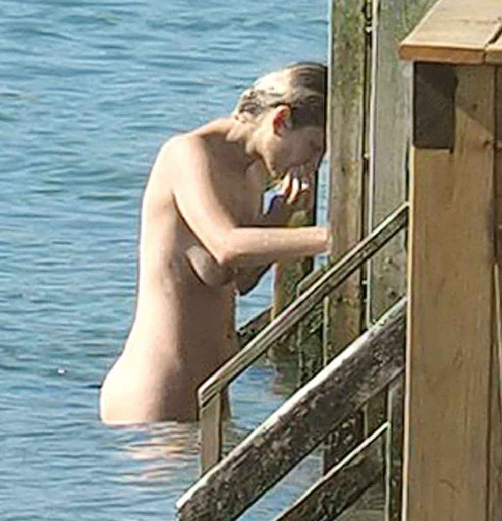 Marion Cotillard se baigne toute nue au Cap Ferret