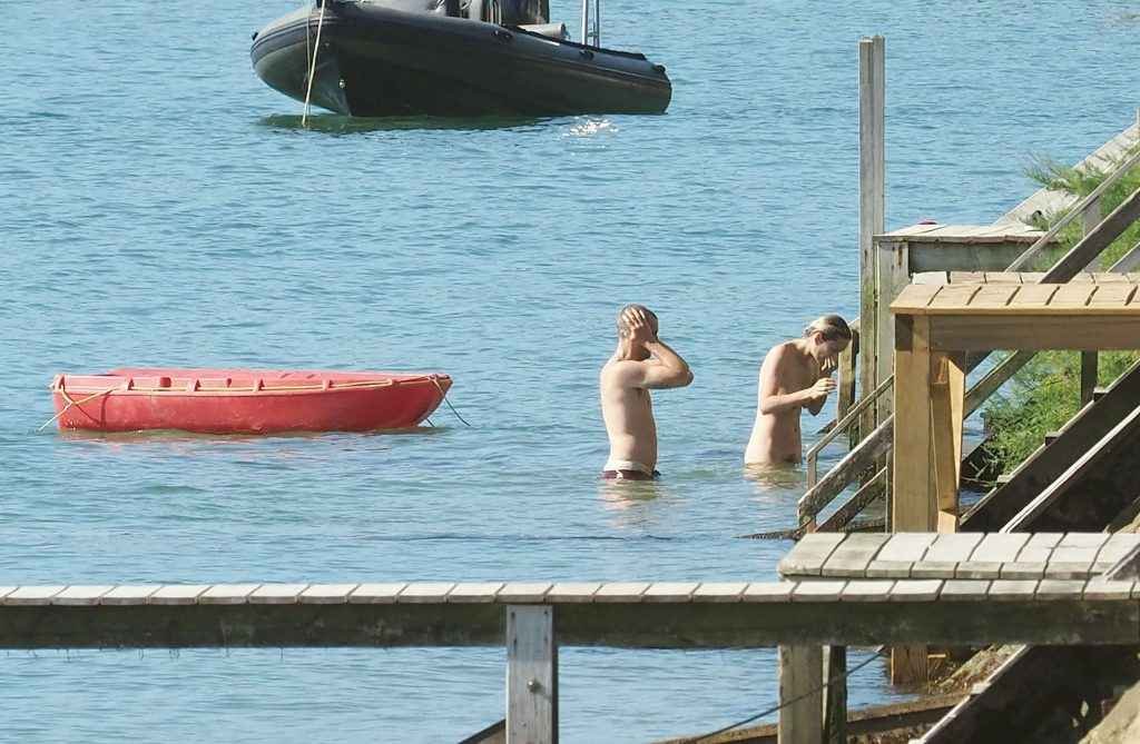 Marion Cotillard se baigne toute nue au Cap Ferret