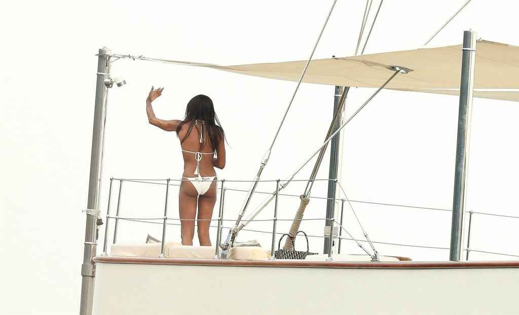 Naomi Campbell en bikini à Saint-Tropez