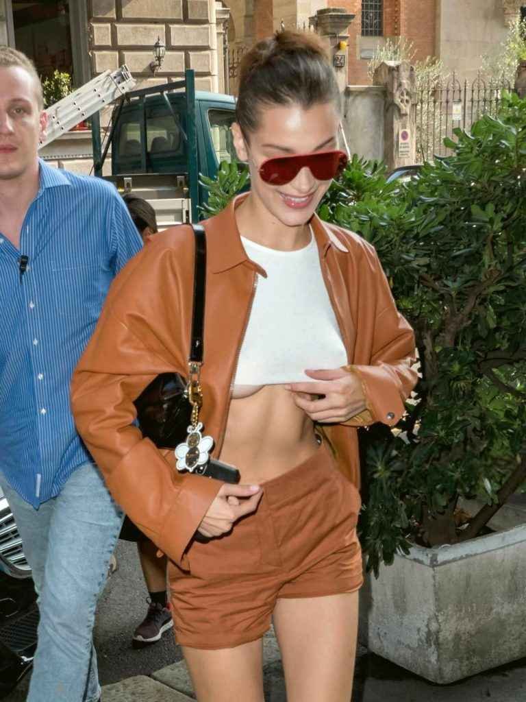 Bella Hadid se balade sans soutien-gorge à Milan